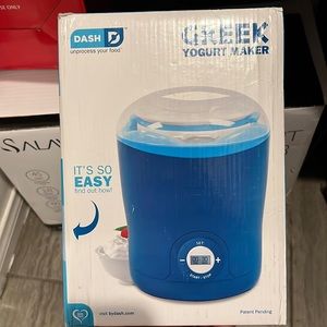 Dash Greek yogurt maker